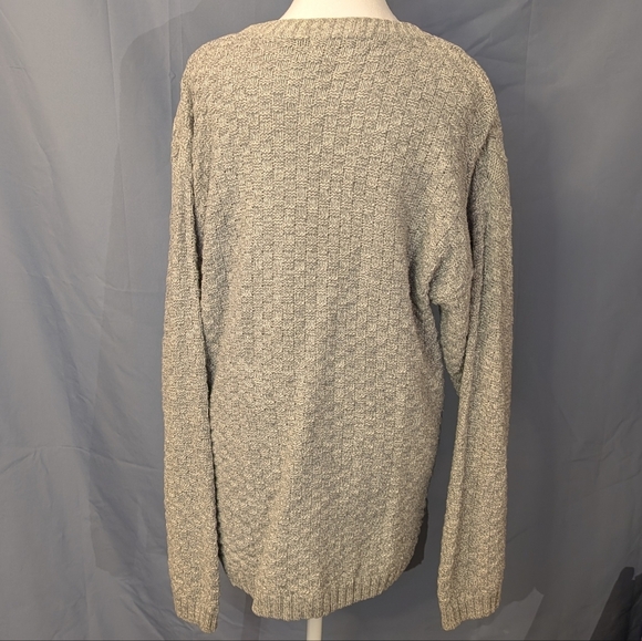 Bill Blass Gray Crew Neck Sweater - Picture 7 of 7